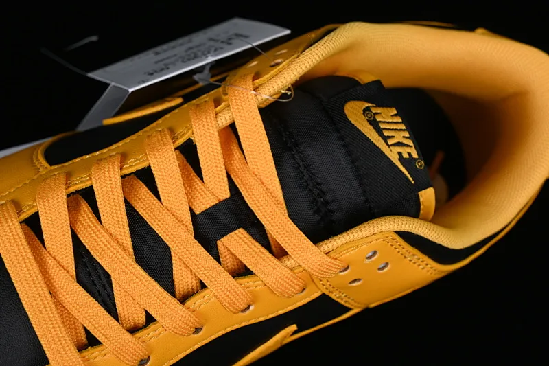 All Categories Nk SB Dunk Series Nk SB Dunk Low Low-top Sneakers Nk Dunk Low "Goldenrod" Black and Yellow University of Iowa SB Smashing Backboard Fashion Casual Sneakers DD1391-004